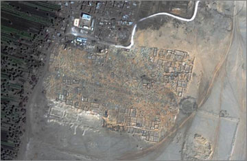The enclosure wall of the Great Aten temple, as seen from the Quickbird satellite. The northern part of the enclosure is covered by a modern cemetery
